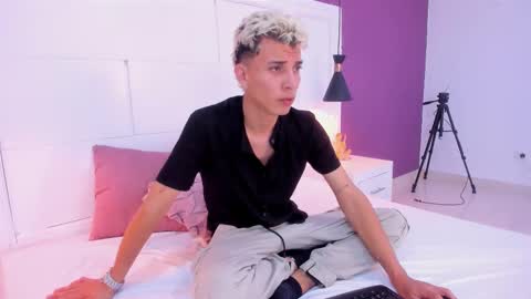 Snapshot of colleman_horny chatting on January 26, 12:01 pm COLLEMAN online show from January 26, 12:01 pm