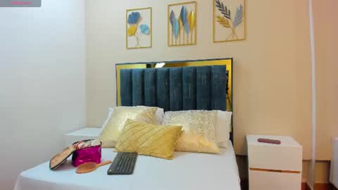 Snapshot of collins_aria chatting on June 12, 11:42 am valentina online show from June 12, 11:42 am