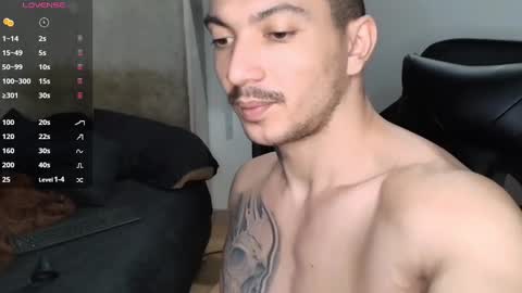 Snapshot of colombianmuscle8 chatting on December 31, 11:06 pm colombianmuscle8 online show from December 31, 11:06 pm