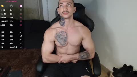 Snapshot of colombianmuscle8 chatting on February 11, 3:50 am colombianmuscle8 online show from February 11, 3:50 am