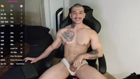 Snapshot of colombianmuscle8 chatting on February 16, 2:09 am colombianmuscle8 online show from February 16, 2:09 am