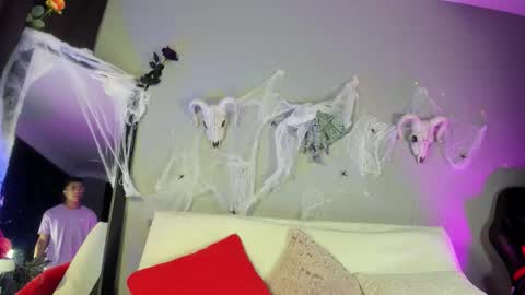 colstorw_ online show from October 24, 10:33 am