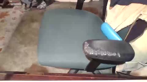 Snapshot of comnfromme1 chatting on December 10, 2:05 am comnfromme1 online show from December 10, 2:05 am