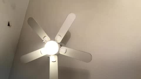 Snapshot of comnfromme1 chatting on September 18, 10:56 pm comnfromme1 online show from September 18, 10:56 pm