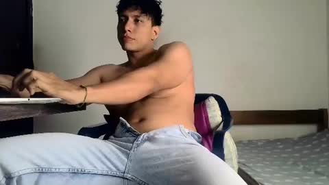 Snapshot of conde2710 chatting on June 17, 9:23 am ELCONDE online show from June 17, 9:23 am