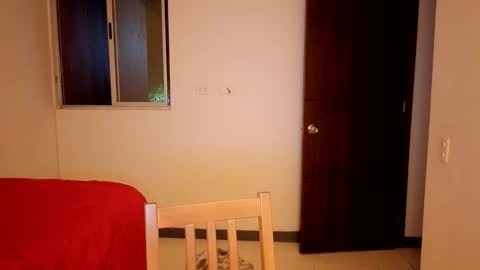 Snapshot of connie_varela chatting on February 18, 2:40 am new account online show from February 18, 2:40 am