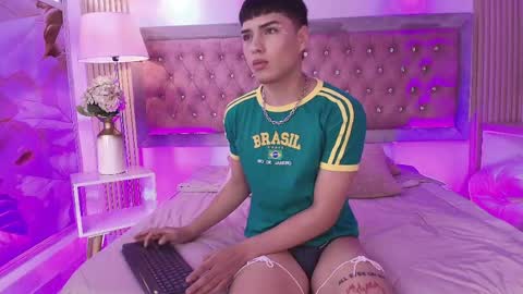 Snapshot of connor_kings chatting on May 24, 12:32 pm Connor online show from May 24, 12:32 pm