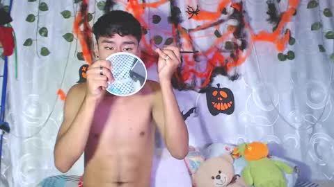 Snapshot of connor_michael chatting on October 13, 6:19 pm connor_michael online show from October 13, 6:19 pm