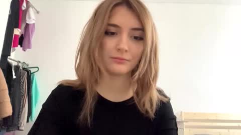 Snapshot of constancefanny chatting on February 22, 12:15 pm Amelia online show from February 22, 12:15 pm