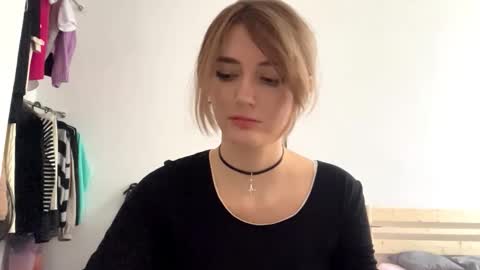 Snapshot of constancefanny chatting on February 26, 12:26 pm Amelia online show from February 26, 12:26 pm