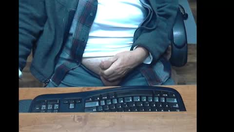 Snapshot of constantbater57 chatting on December 15, 6:18 am conastantbater57 online show from December 15, 6:18 am