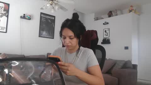 Snapshot of controllercutie chatting on February 19, 3:41 pm controllercutie online show from February 19, 3:41 pm