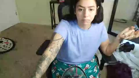 Snapshot of controllercutie chatting on March 1, 1:35 pm controllercutie online show from March 1, 1:35 pm