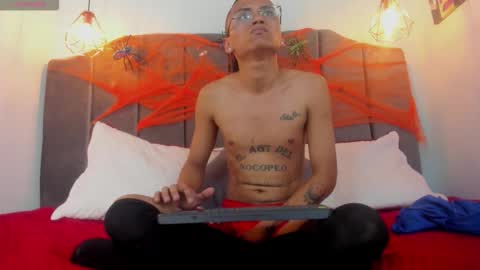 Snapshot of cool_johnson chatting on October 18, 11:55 am cool_johnson online show from October 18, 11:55 am