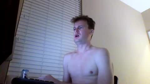 Snapshot of cooldude122222 chatting on December 25, 6:31 am cooldude122222 online show from December 25, 6:31 am