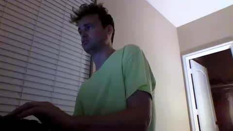 Snapshot of cooldude122222 chatting on January 9, 6:38 am cooldude122222 online show from January 9, 6:38 am