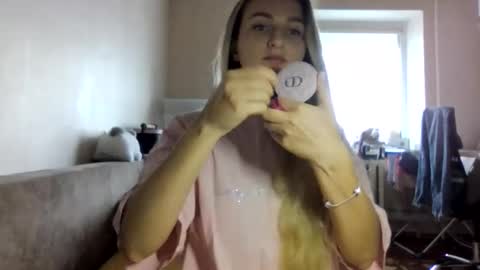 cora_fora online show from September 18, 11:23 am