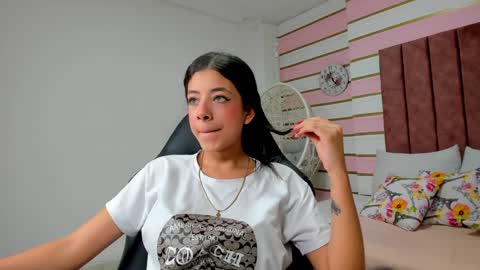 Snapshot of coral_taylorr chatting on December 15, 6:48 pm Coral online show from December 15, 6:48 pm