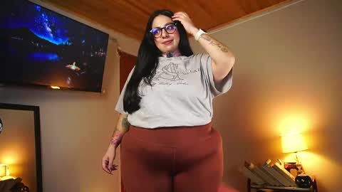 Snapshot of coraline_latin chatting on April 17, 12:13 am Coraline online show from April 17, 12:13 am