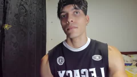 Snapshot of corey_vale chatting on July 19, 11:41 pm corey_vale online show from July 19, 11:41 pm