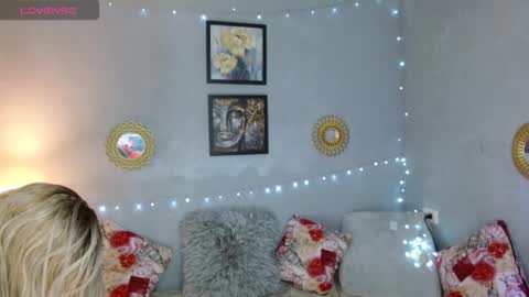 Snapshot of corinndupont chatting on January 19, 1:20 am CORINNDUPONT online show from January 19, 1:20 am