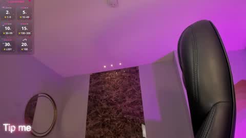 Snapshot of corinnerusso chatting on May 19, 12:33 pm Corinne Russo online show from May 19, 12:33 pm