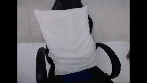 corolaxxl online show from November 25, 2:00 am