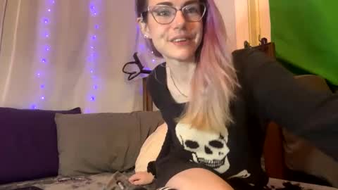 Snapshot of corolineclovr_and_kirkinator chatting on March 10, 2:50 am corolineclovr_and_kirkinator online show from March 10, 2:50 am