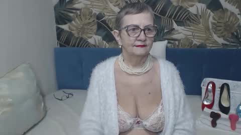 Snapshot of corssika chatting on February 8, 12:19 pm corssika online show from February 8, 12:19 pm