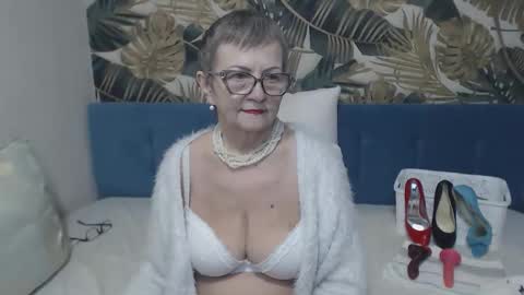 Snapshot of corssika chatting on February 14, 1:08 pm corssika online show from February 14, 1:08 pm