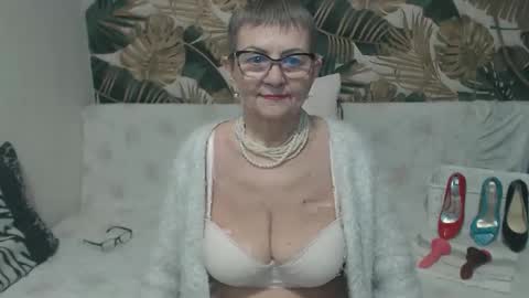 Snapshot of corssika chatting on April 29, 6:58 pm corssika online show from April 29, 6:58 pm