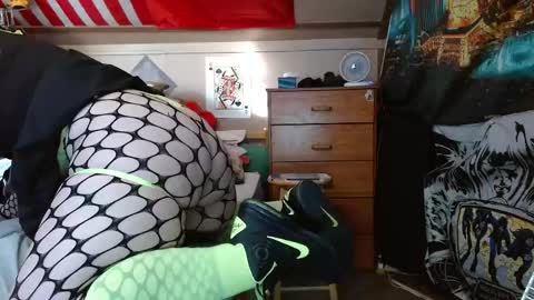 Snapshot of cosmicjones88 chatting on April 22, 11:45 am cosmicjones88 online show from April 22, 11:45 am