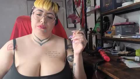 Snapshot of cosplaybruja305 chatting on February 21, 3:07 am Miss Mei online show from February 21, 3:07 am