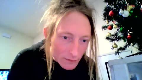 couchfireplace online show from December 15, 10:19 am