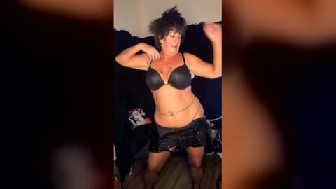 cougarbratz online show from May 23, 1:59 pm