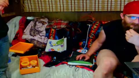 Snapshot of countryfuckers chatting on September 26, 1:15 pm Alaskawildcouple online show from September 26, 1:15 pm