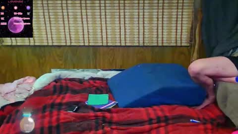 Snapshot of countryfuckers chatting on November 6, 11:22 am Alaskawildcouple online show from November 6, 11:22 am