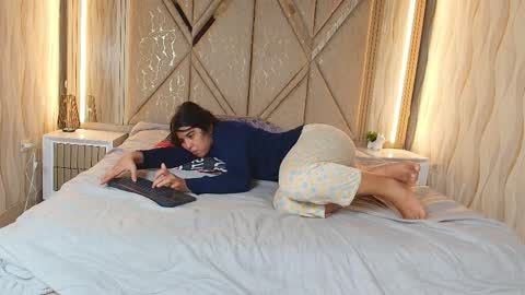 Ricardo  Isabella online show from April 9, 7:36 am