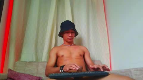 couple_hot_xxxz online show from March 20, 9:30 pm