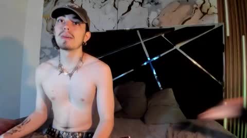 couple_in_heat_ online show from February 18, 7:10 pm