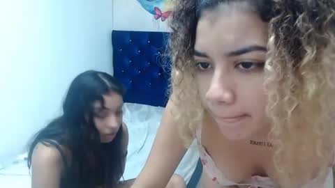 Snapshot of couple_lesbian_zhara_sophia chatting on January 18, 8:31 am couple_lesbian_zhara_sophia online show from January 18, 8:31 am