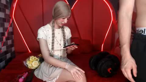 MIA LIZ AND SAM online show from September 22, 8:11 pm