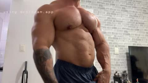 couplemuscle40 online show from February 19, 5:31 pm