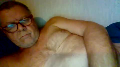 Snapshot of couples1234 chatting on December 1, 12:21 pm couples1234 online show from December 1, 12:21 pm