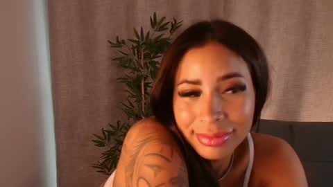 Snapshot of courtneyy_hill chatting on May 27, 5:10 pm Courtney Hill online show from May 27, 5:10 pm
