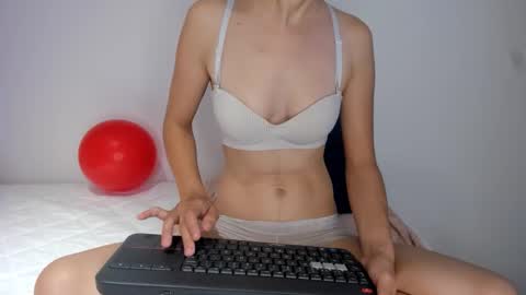 Marce  Online 1pm - 7pm gmt-5 online show from February 13, 2:51 am