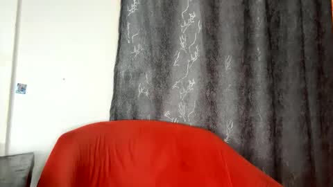 Snapshot of crave_meslowly chatting on January 12, 5:45 am Taliee online show from January 12, 5:45 am