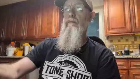 Snapshot of craven_moreass chatting on May 29, 10:35 am Dick Fitswell online show from May 29, 10:35 am