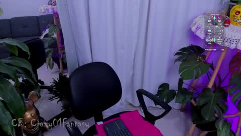 Laura  online show from December 5, 8:55 am