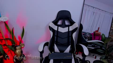 Laura  online show from January 25, 8:21 am